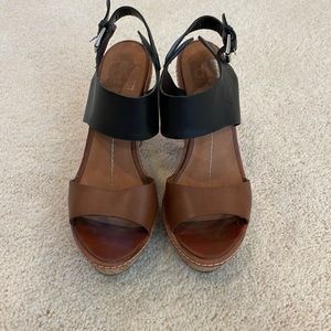 DOLCE VITA Janna two-tone wedge sandals SZ 8.5